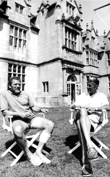 Newport, 1 agosto 1983: Cino Ricci in un momento di relax con il comandante del Consorzio Azzurra Gianfranco Alberini (Upi)